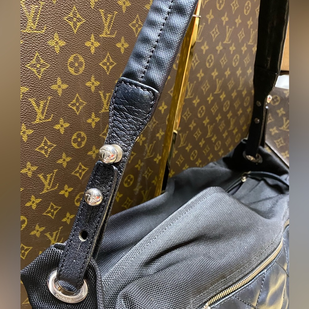 Black Chanel tote - Picture 12 of 16